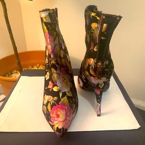 Rouge size 9 black featuring floral pattern ankle booties